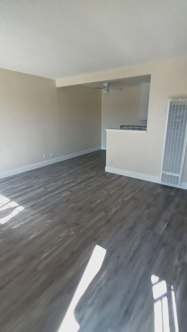Building Photo - Welcome to SkyView Villa & Somerset Apartments!