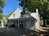 Building Photo - 1 Bedroom 1 Bathroom Triplex