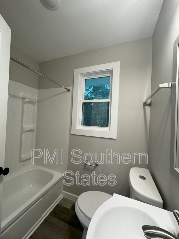 Building Photo - 519 Rice St