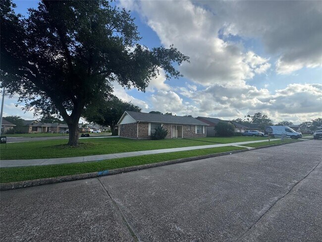 Building Photo - 4908 Faircrest St