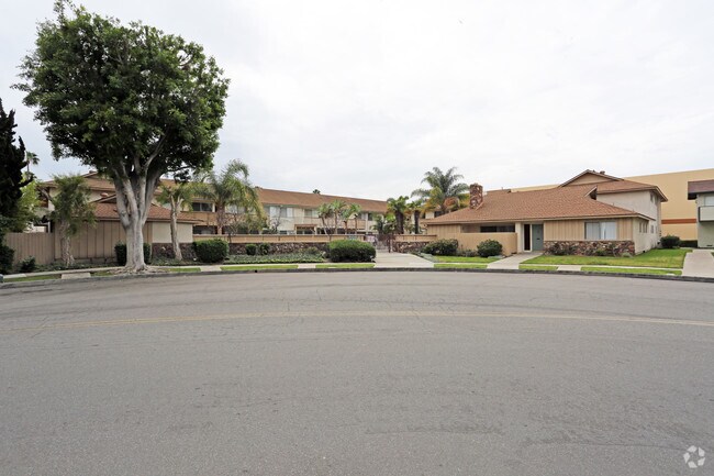 Building Photo - 8142 La Paz Dr