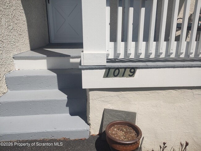 Building Photo - 1019 Delaware St