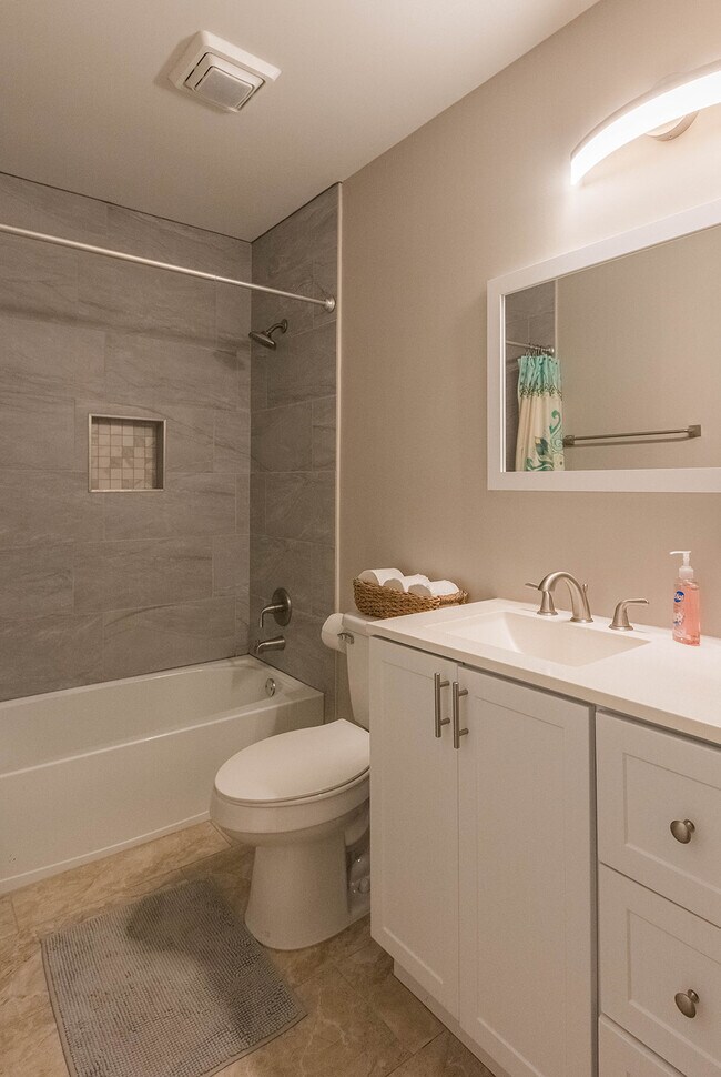 Building Photo - 210 Elliott Ct