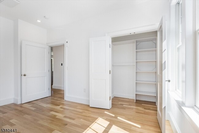 Building Photo - 63 Park St