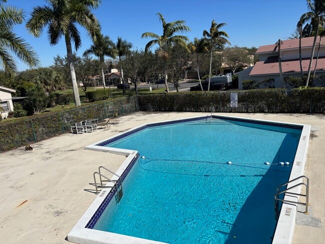 Building Photo - 10762 La Placida Dr