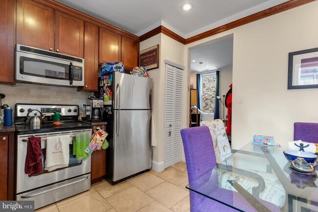 Building Photo - 1704 Wallace St