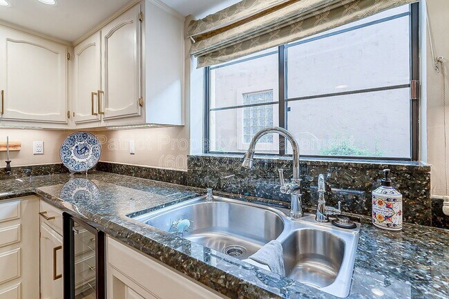 Building Photo - 8602 E Vista Del Lago