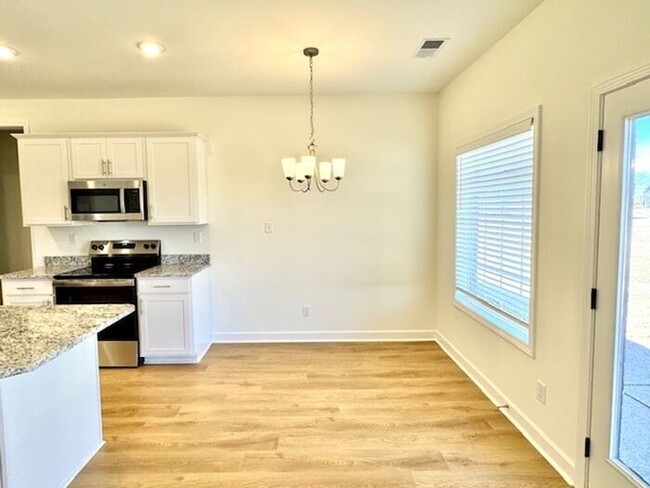 Building Photo - Move In Special! Half off of June Rent! Co...