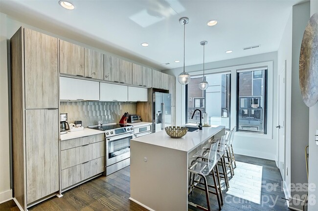 Building Photo - 1208 Minter Pl