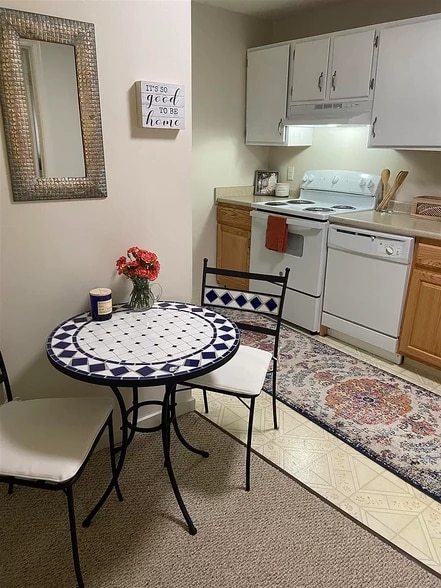 Building Photo - 11 Saint James Pl