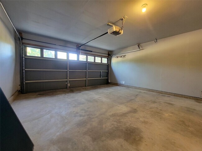 Building Photo - 809 Dogwood Trail