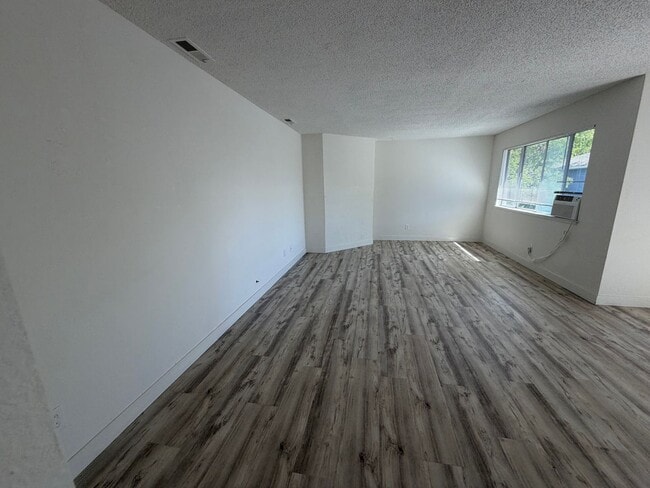 Building Photo - 3075 Berrum Pl