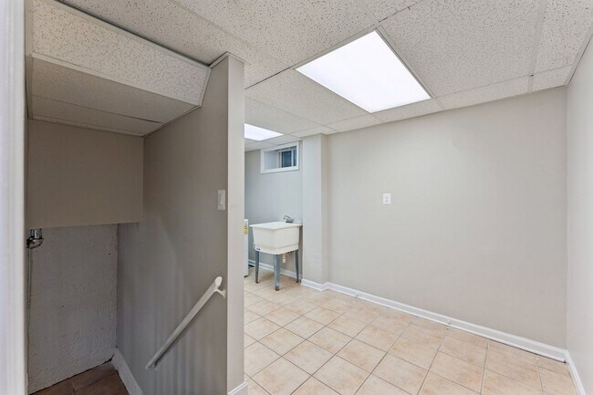 Building Photo - Charming and inviting two-bedroom home in ...