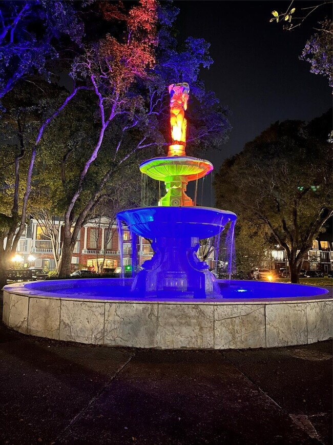 Building Photo - 3670 Inverrary Dr