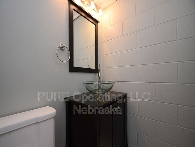 Building Photo - 4921 Bancroft St