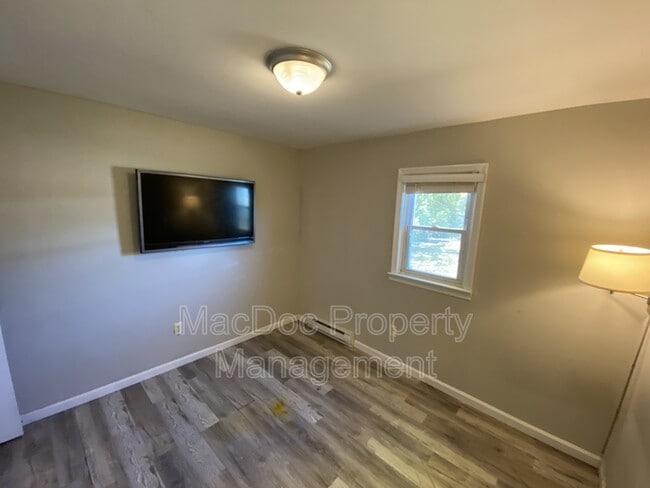 Building Photo - 205 N Irving Ave