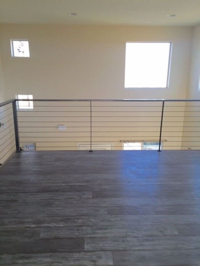 Building Photo - Gorgeous 2 Story Ultra-Sleek 1BD+Loft/1.5 Bath!
