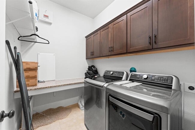 Building Photo - 10110 Da Vinci Ct