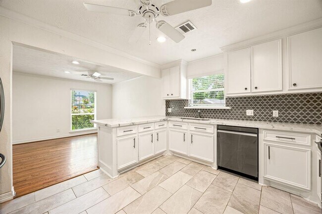 Building Photo - 9762 Tappenbeck Dr