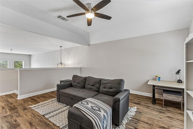 Building Photo - 1705 Chula Vista Dr