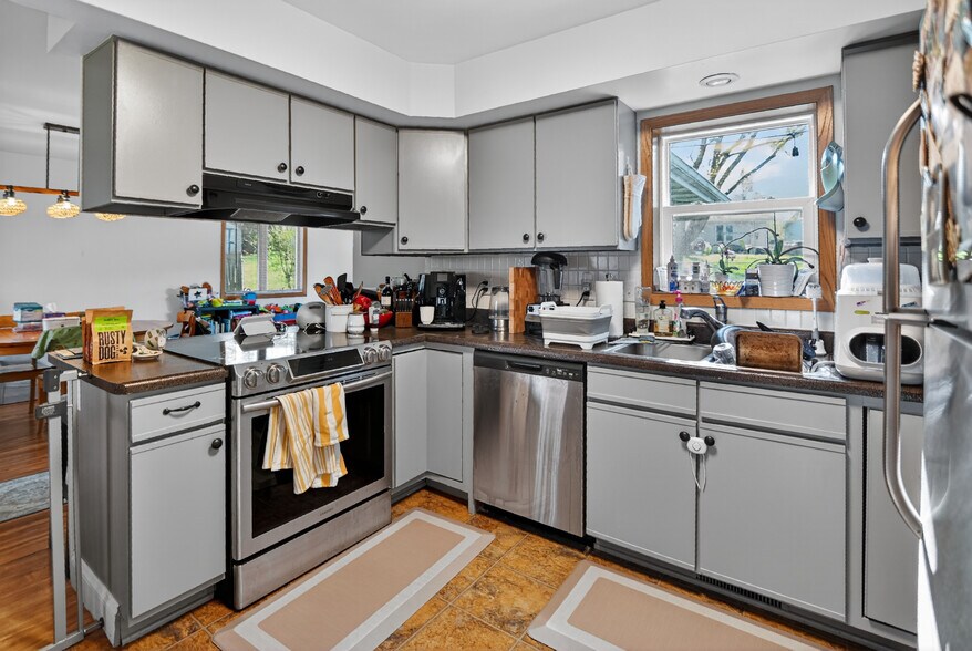 Building Photo - 3051 Greenway Trl