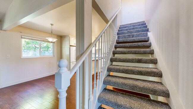Building Photo - 360 Manka Cir