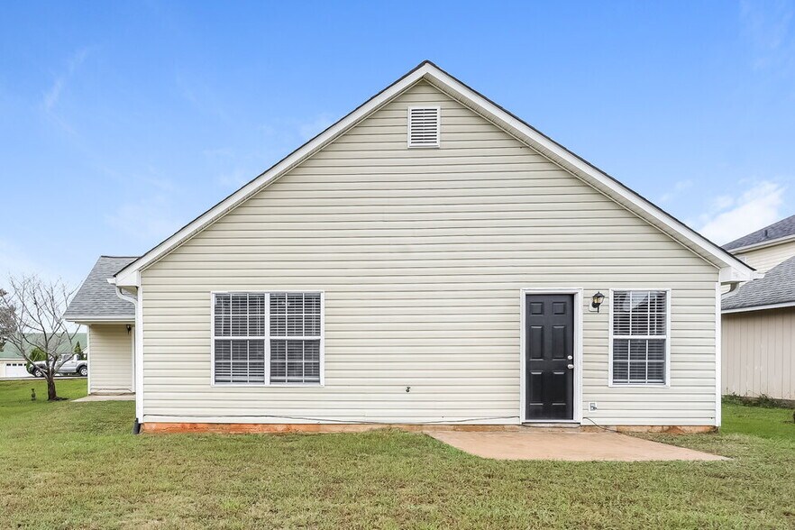 Building Photo - 220 Willow Springs Dr