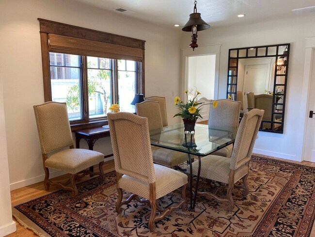 Building Photo - FLEXIBLE FULLY FURNISHED Point Loma Home! AC! All Utilities Included!