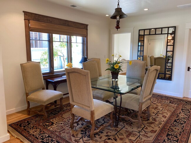 Building Photo - FULLY FURNISHED Point Loma Home! AC! All U...