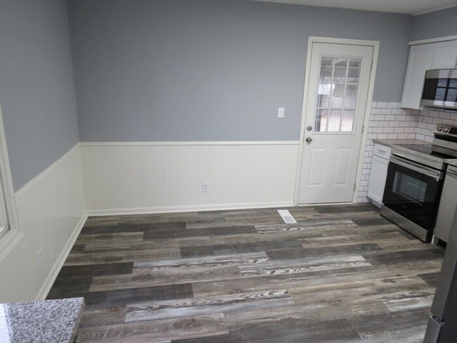 Building Photo - 2664 Shelly Dr