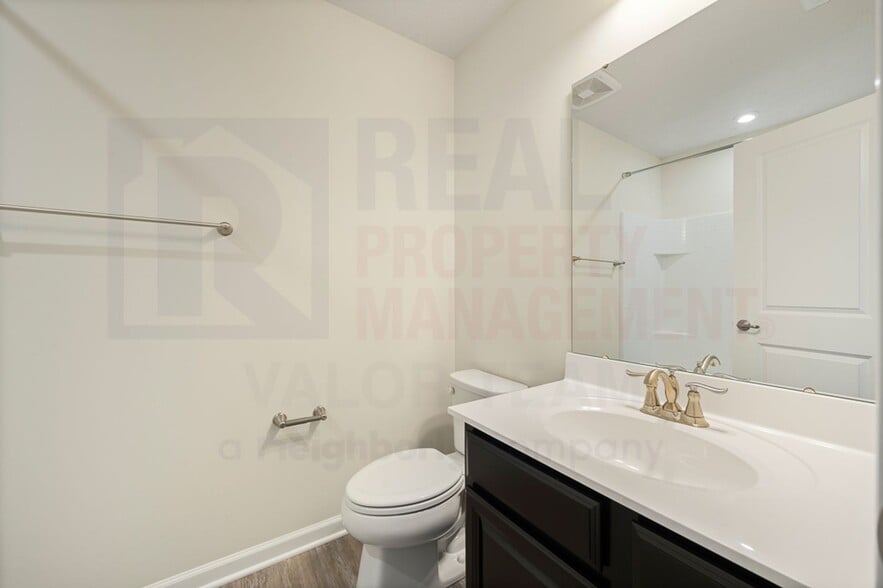 Building Photo - Stunning 3 Bed 2.5 Bath Townhome COMING SOON