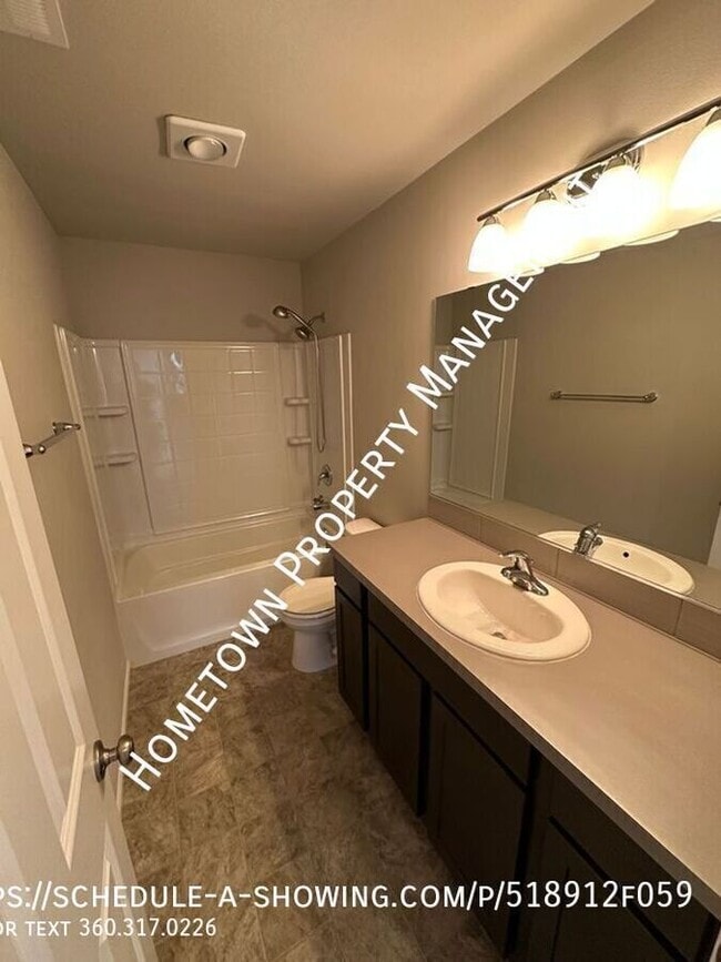 Building Photo - 6918 Honeylocust Ct NE