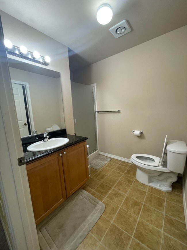 Building Photo - Town House in Post falls