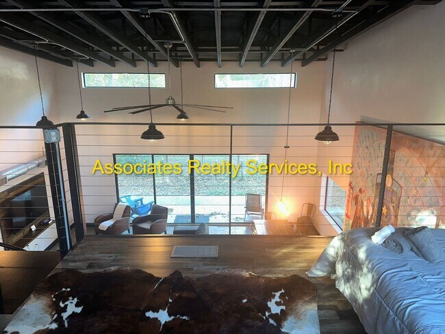Building Photo - Modern Industrial 2Bed/2Bath Plus Loft in NW Gainesville