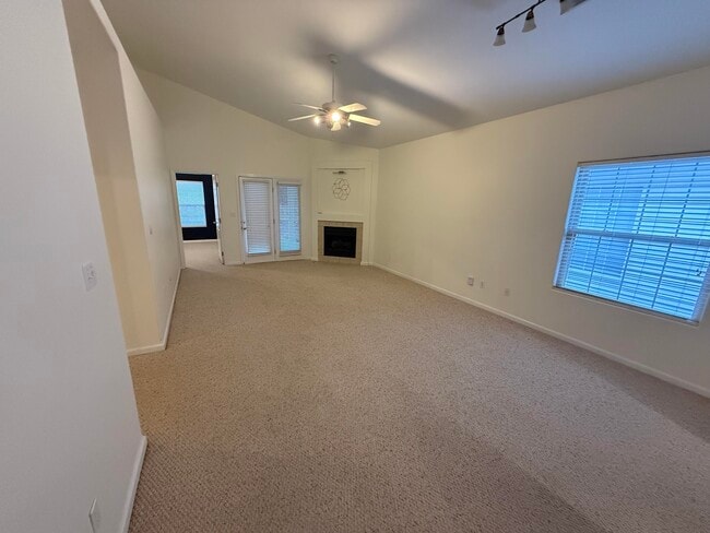 Building Photo - 2204 Market Garden Ln