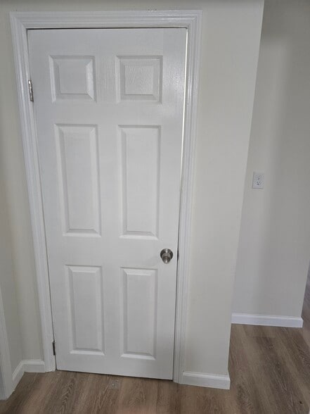 Building Photo - 1208 7th Ave