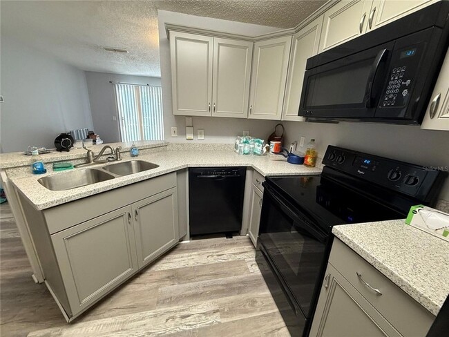 Building Photo - 3705 SW 27th St