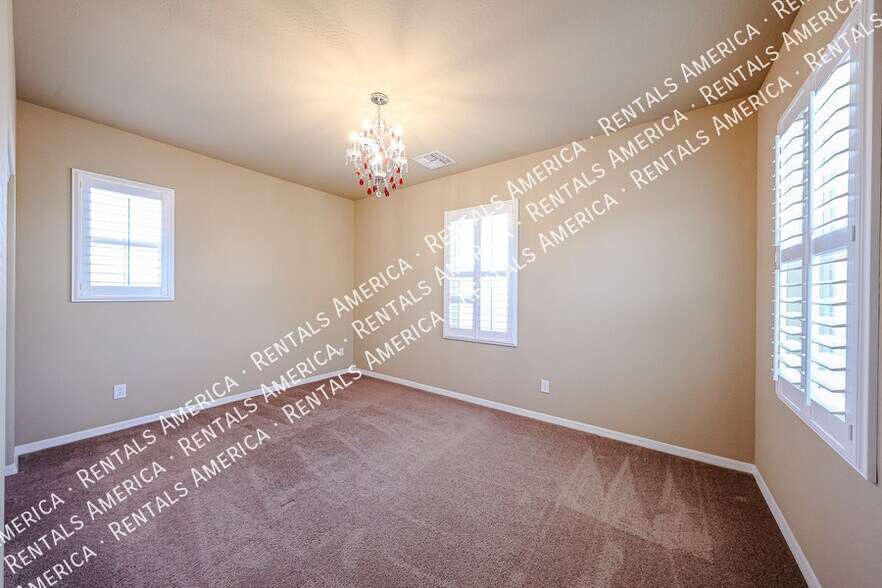 Building Photo - 3575 S Jasmine Dr