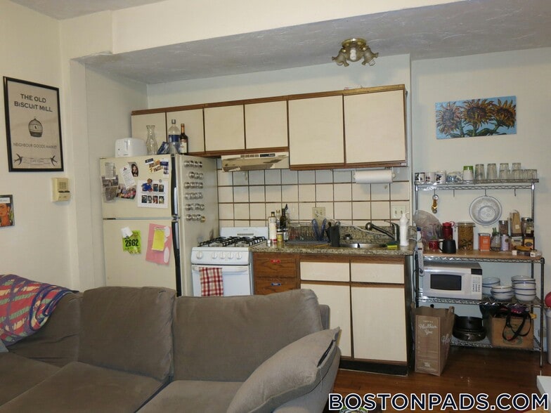 Building Photo - 1412 Commonwealth Ave