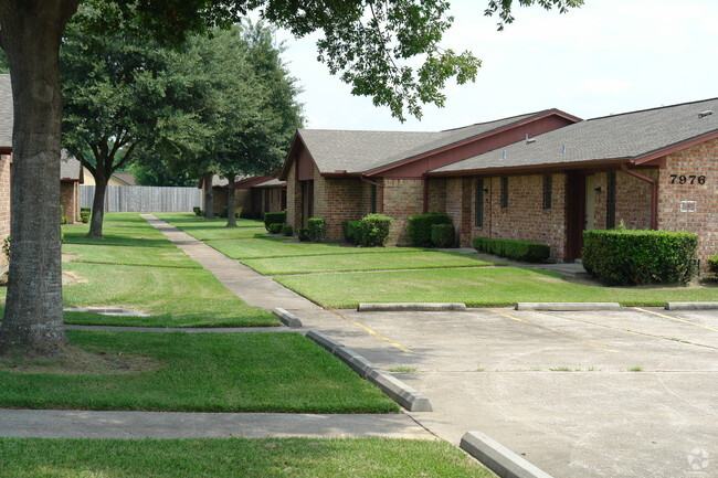 Building Photo - Briarwood Green Townhomes