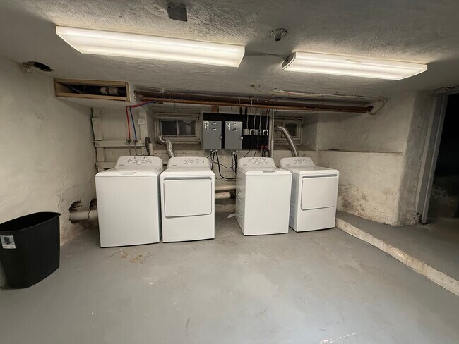 Building Photo - 213 Ely Ave