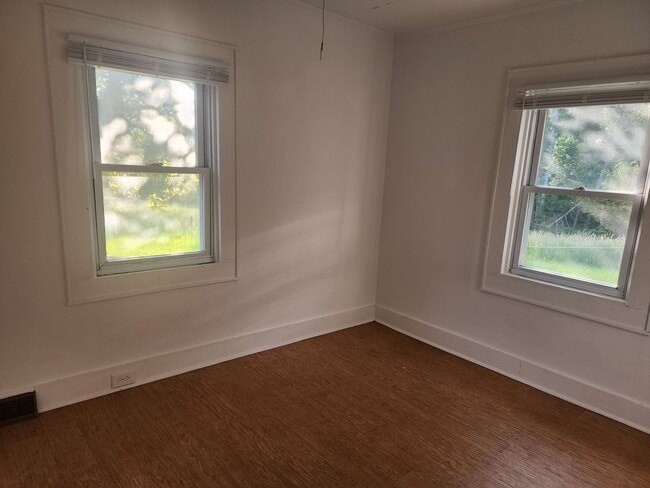 Building Photo - 2 Bed 1 Bath House Siloam Community