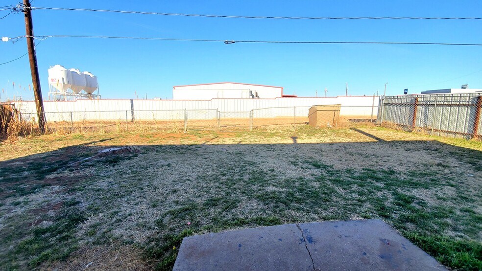 Building Photo - 4016 Eastridge Dr