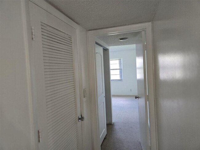 Building Photo - 1100 NW 87th Ave