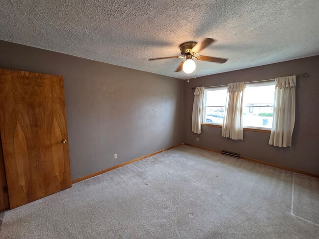 Building Photo - Well-Maintained 3BR Home – Garage + Washer/Dryer, dishwasher Included