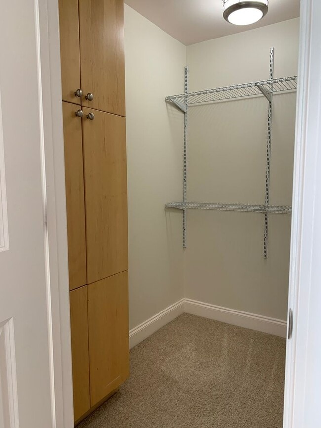 Building Photo - Stylish Germantown Townhome - Walkable Neighborhood