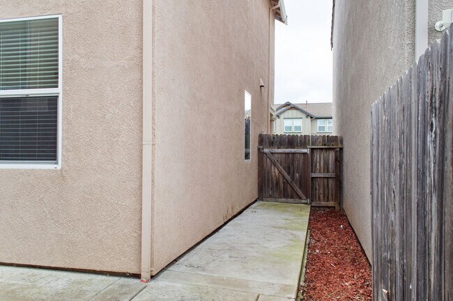 Building Photo - 3249 Torrance Ave