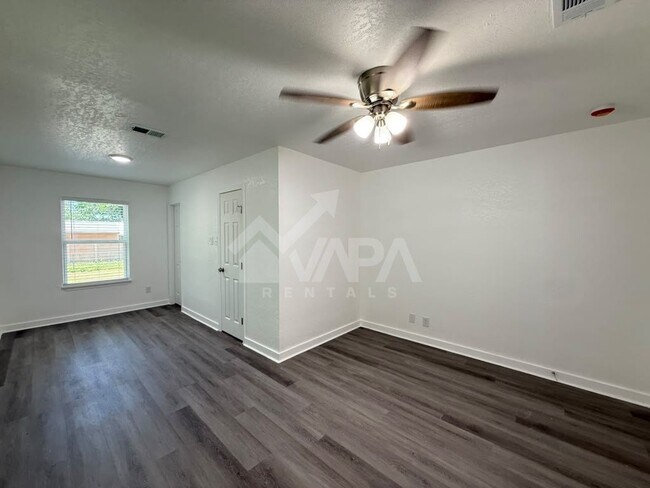 Building Photo - 106 Covina Ave