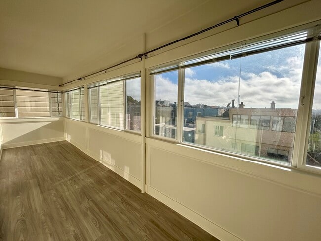 Building Photo - 153 Stanyan St