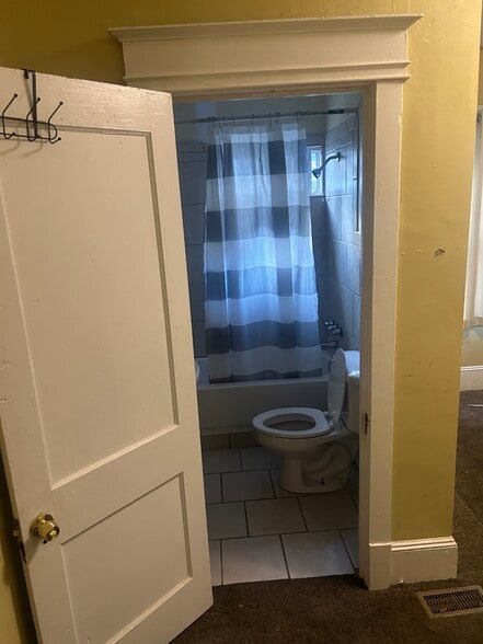 Building Photo - 667 Rutherford Ave